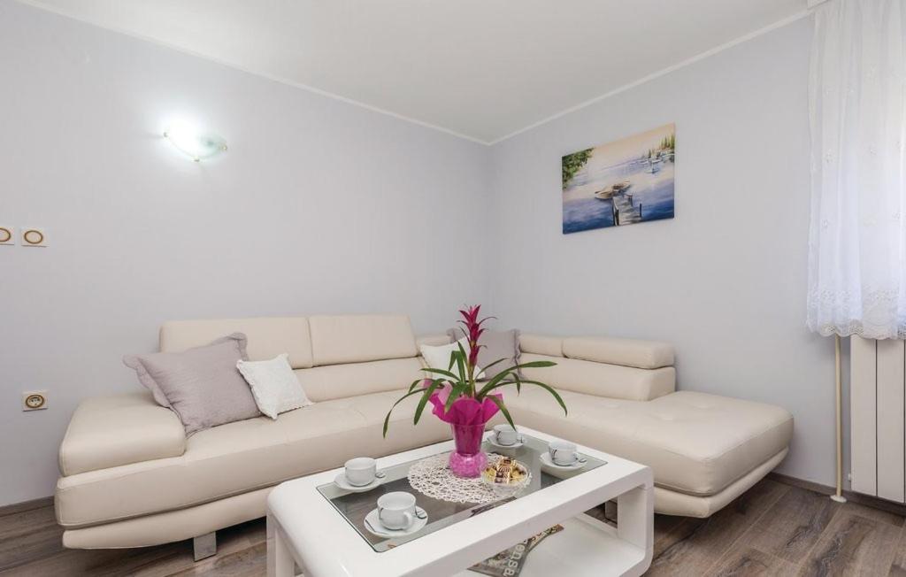 Apartman Viskovo-Opatija 4* Apartment Luaran gambar